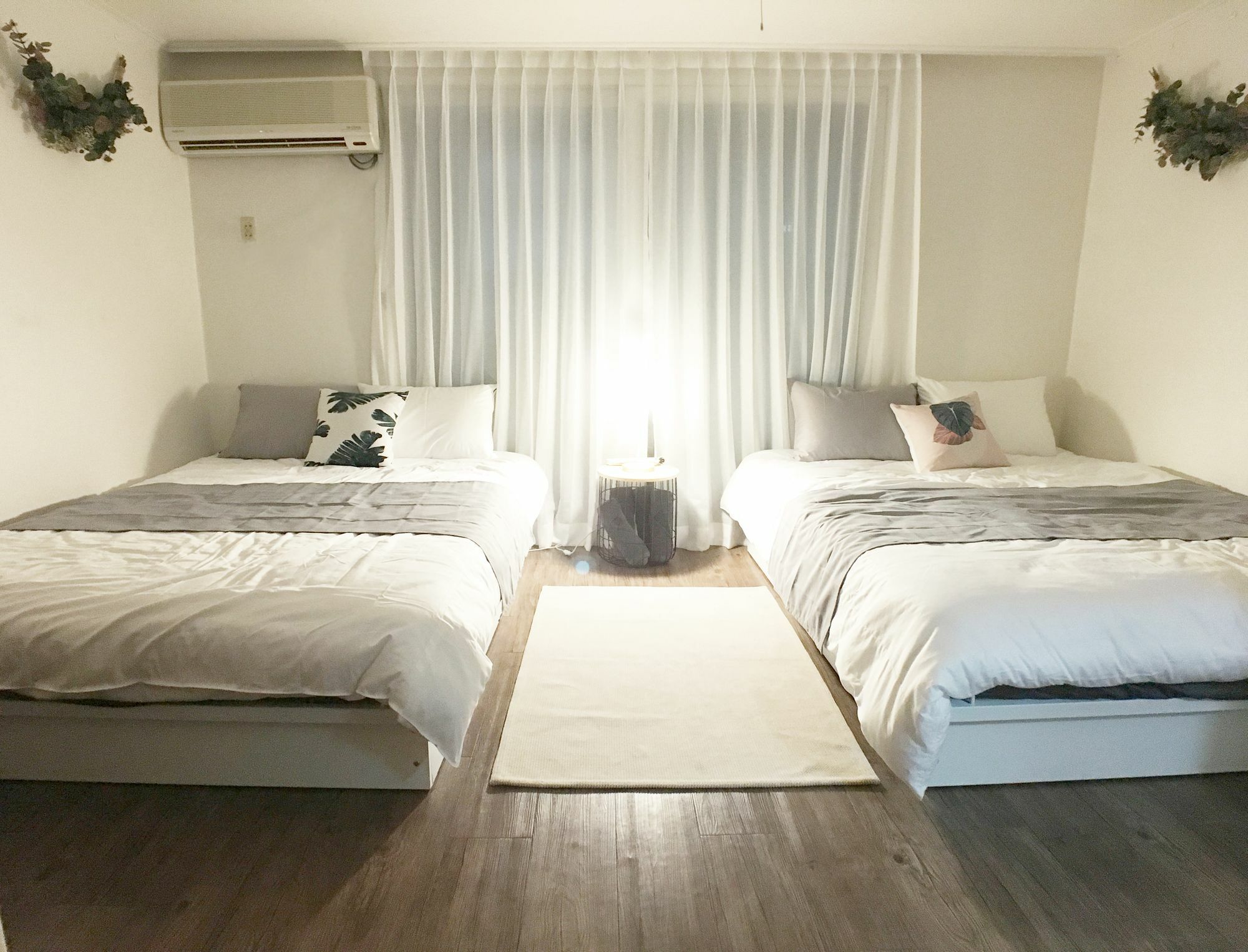 Апартаменты Sunny House Hongik Snt 1Mins Сеул Экстерьер фото