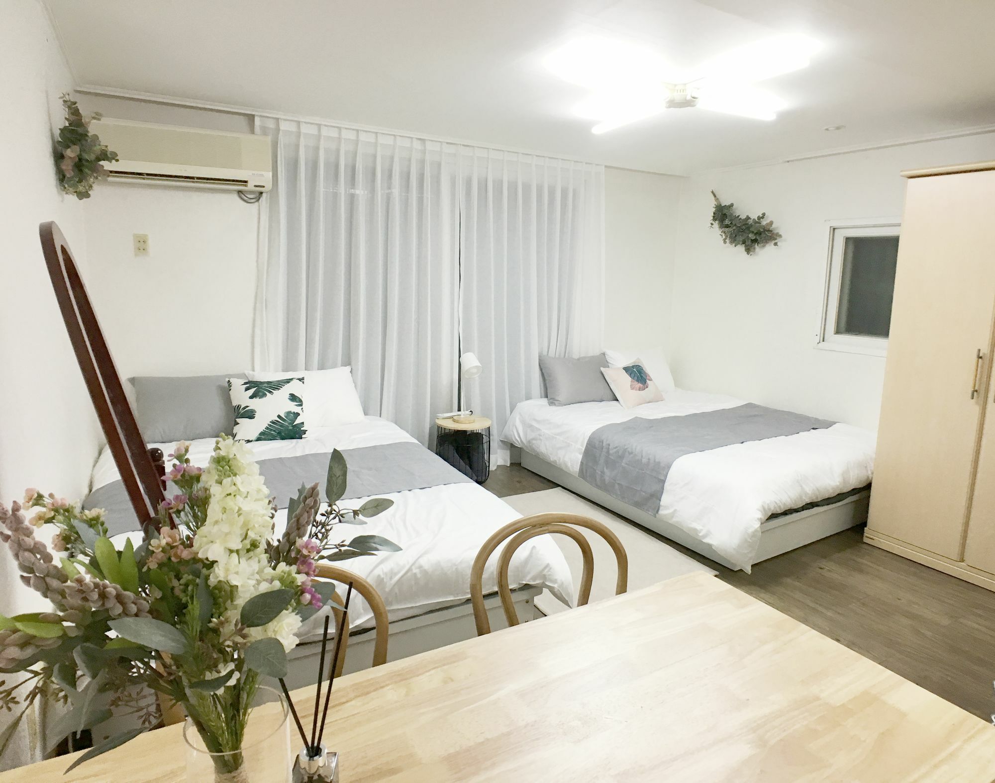 Апартаменты Sunny House Hongik Snt 1Mins Сеул Экстерьер фото