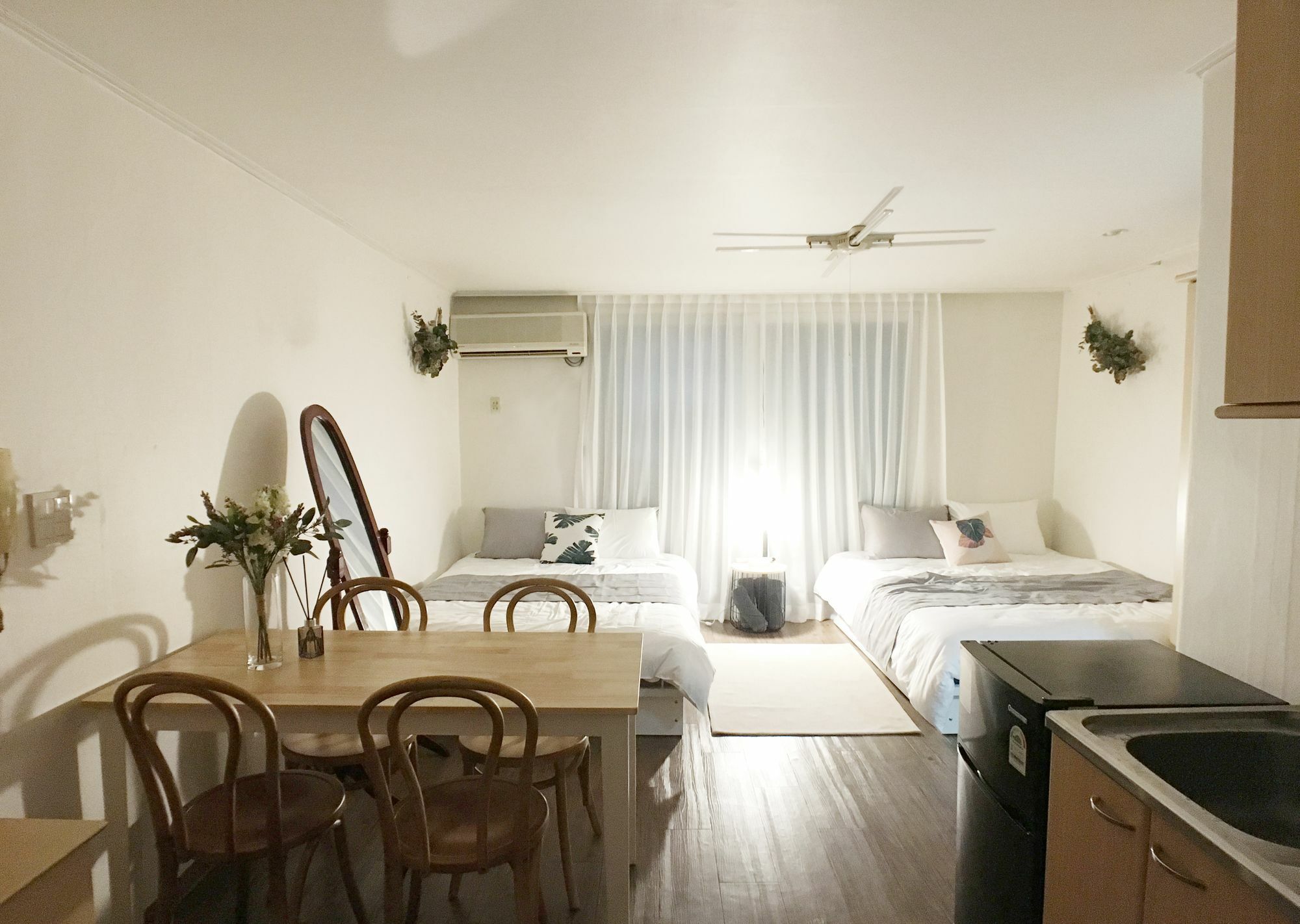 Апартаменты Sunny House Hongik Snt 1Mins Сеул Экстерьер фото