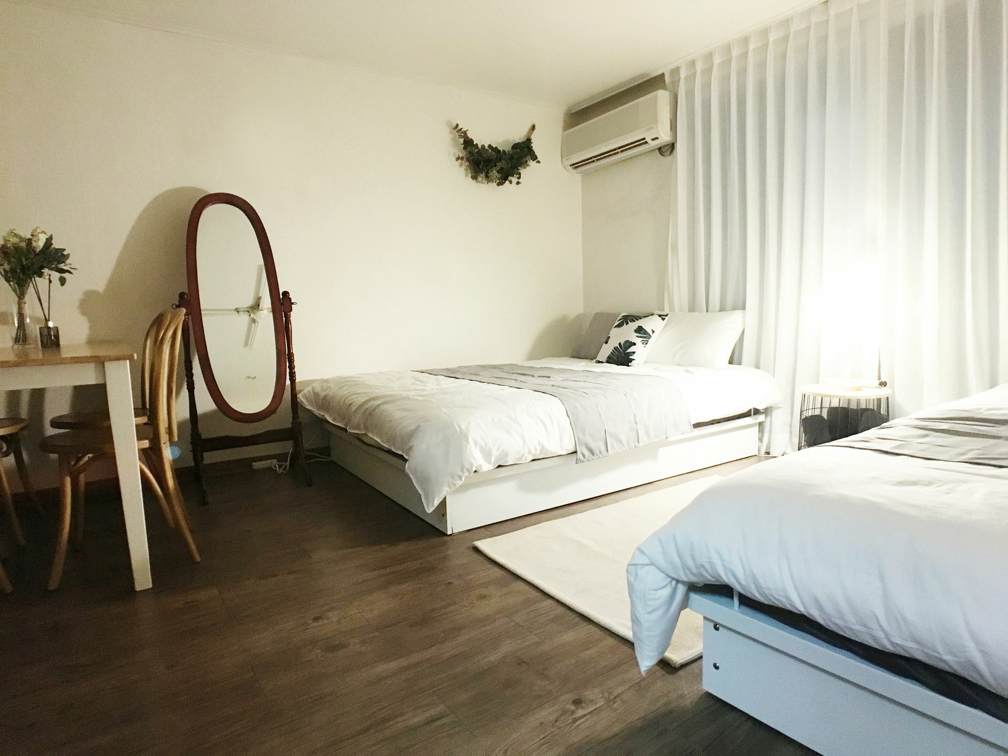 Апартаменты Sunny House Hongik Snt 1Mins Сеул Экстерьер фото